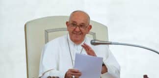 Pope Francis refugees - The Catholic Weekly