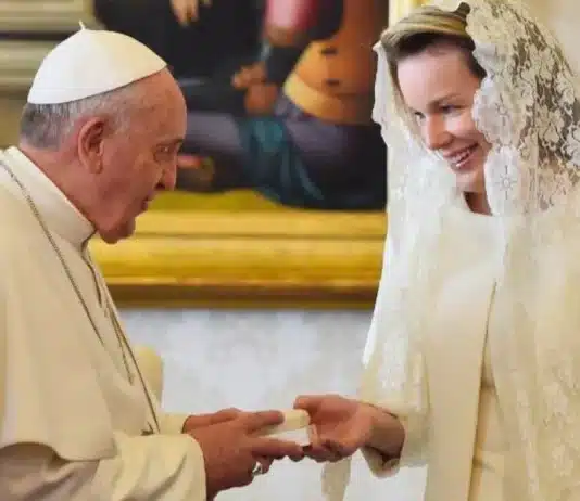what to wear for pope