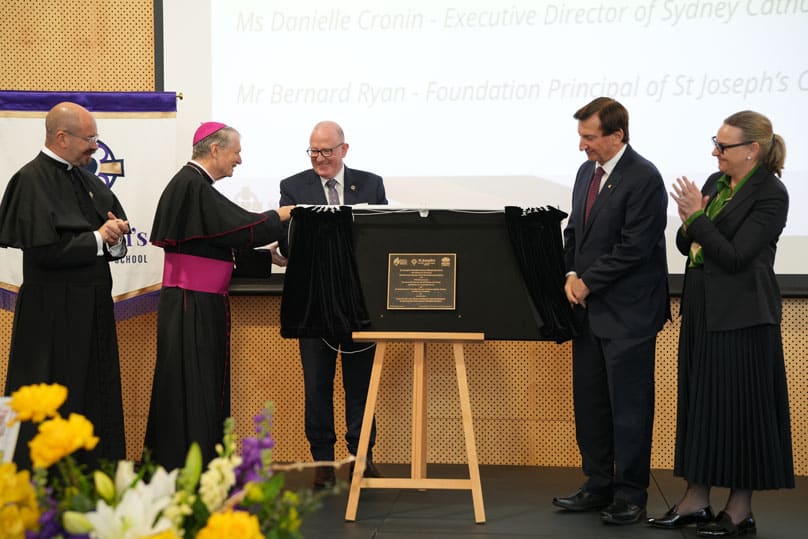 Fr Paul Smithers, Archbishop Anthony Fisher OP, Bernard Ryan, Ron Hoenig OP, Danielle Cronin unveil St Joseph’s Primary School plaque. Photo: Sydney Catholic Schools